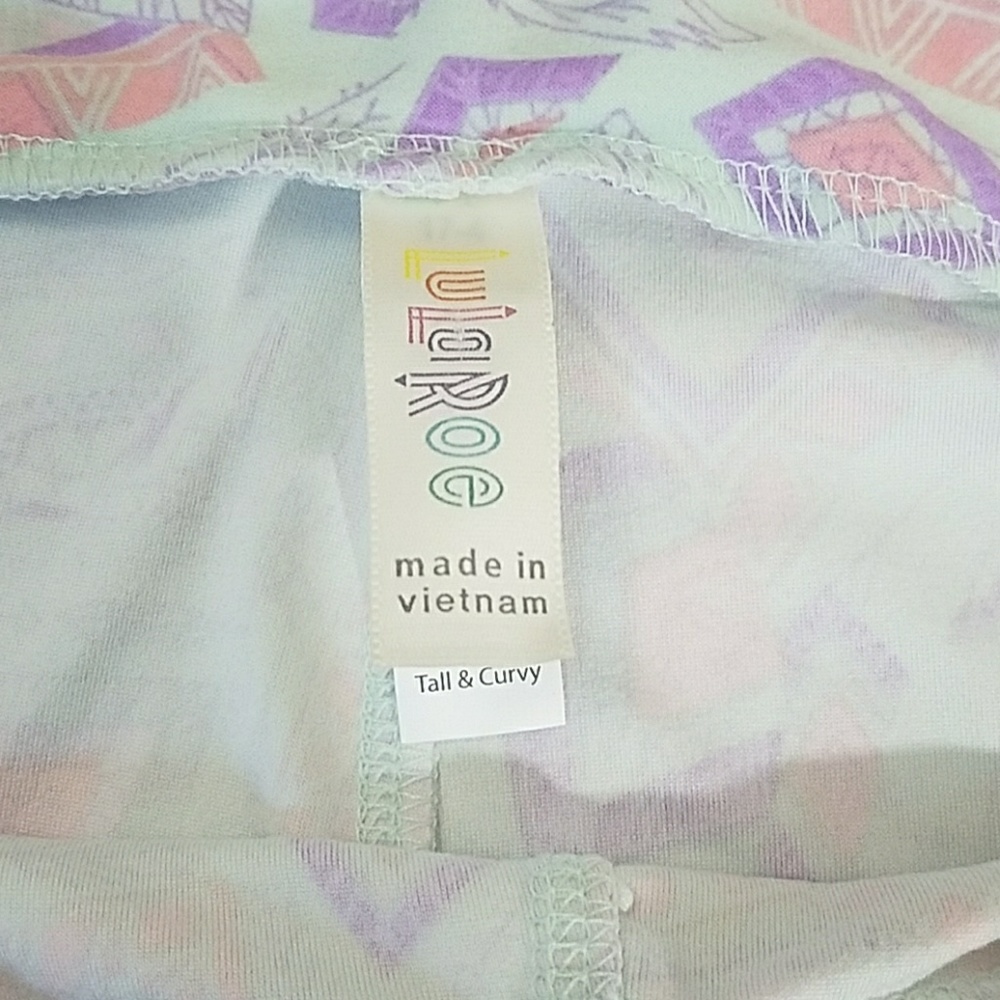 LuLaRoe Tall & Curvy Leggings. - Picture 4 of 8